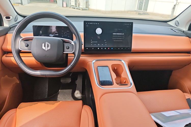 Used Leapmotor C16 2026 All-Electric 630 LiDAR Zhizun Edition 6 Seats Center Console