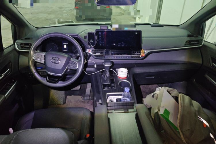 Used Toyota SIENNA 2023 2.5L Hybrid Deluxe Edition Center Console