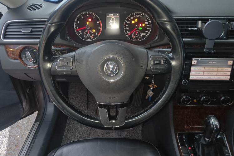 Used Volkswagen Passat 2011 1.8TSI DSG Prestige Edition Steering Wheel