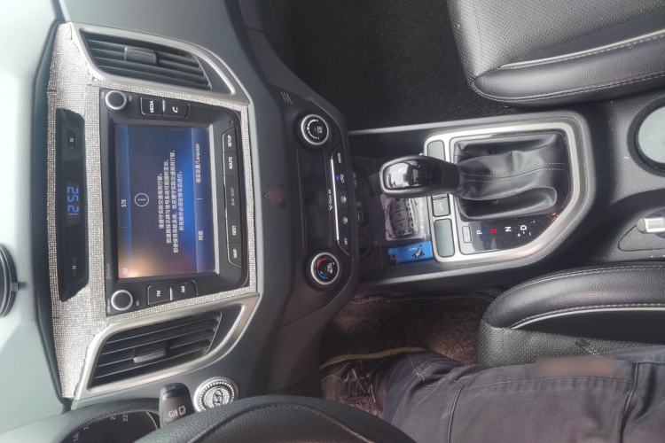 Used Hyundai ix25 2015 1.6L Automatic Two-Wheel-Drive Deluxe DLX Model Audio And AC Panel