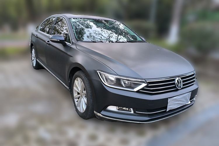 Used Volkswagen Magotan 2018 330TSI DSG Advanced Model Front Right 45 Deg