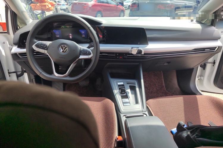 Used Volkswagen Golf 2023 Facelift 280TSI DSG Pro Center Console