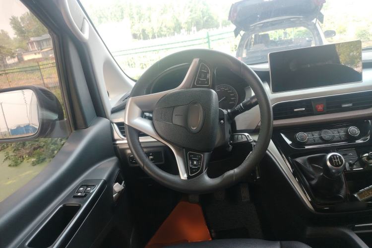 Used JAC Refine M3 2022 1.8L 7-seat Standard Edition
