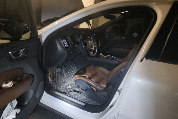 Used Volvo XC60 2022 B5 4x4 Smart Luxury Edition
