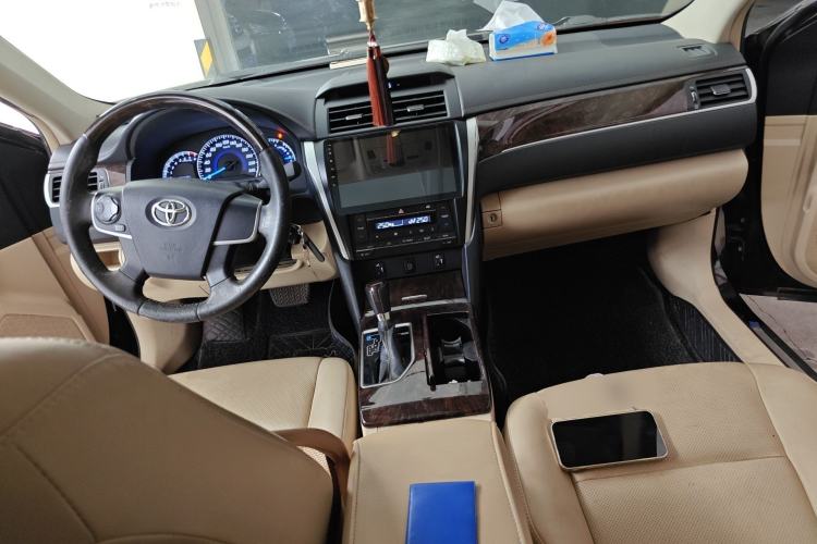 Used Toyota Camry 2016 2.0G 10th Anniversary Leading Edition Center Console