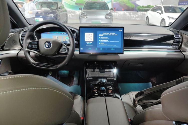 Used BYD Han 2023 EV Champion Edition 605KM Front-Drive Premium Model Center Console