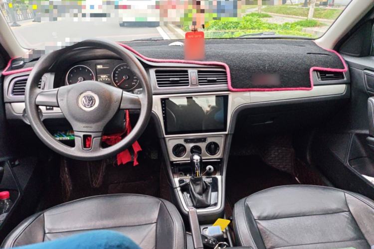 Used Volkswagen Lavida 2013 Restyled Classic 1.6L Automatic Comfort Edition Center Console