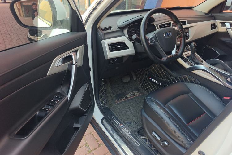 Used Geely Auto Emgrand X7 Sport 2018 1.8TD Automatic Two-Wheel Drive Smart Connect 4G Internet Edition Interior 2