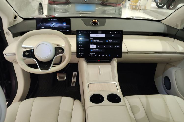 Used Hima Luxeed R7 2024 All-Electric 736 km Ultra Center Console