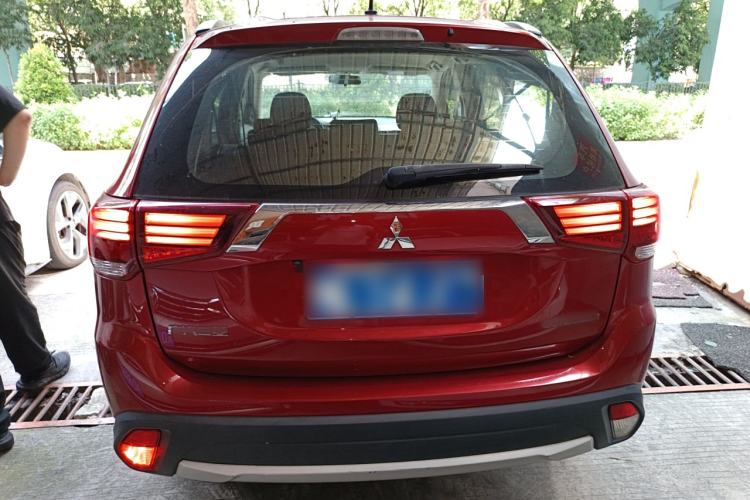 Used Mitsubishi Outlander 2016 2.0L Two-Wheel Drive Fashion Edition 5 Seats