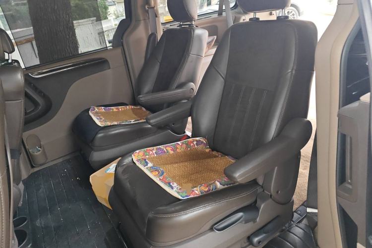 Used Chrysler Grand Voyager 2013 3.6L Luxury Edition