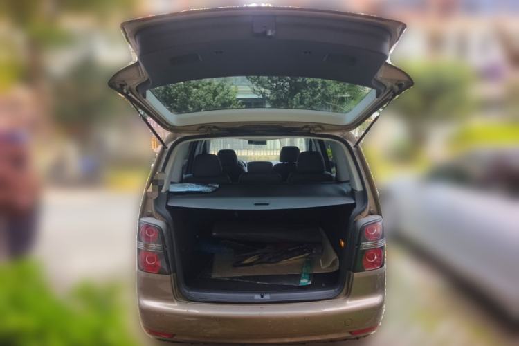 Used Volkswagen Touran 2015 1.4T Manual Comfort Edition 5-Seater Trunk