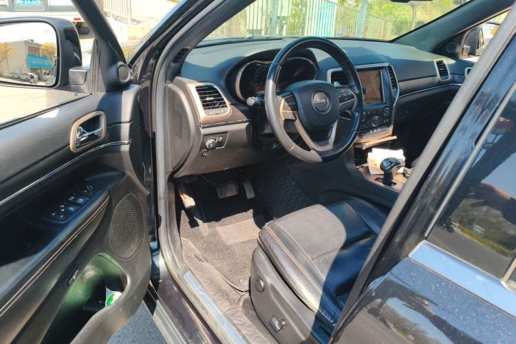 Used Jeep Grand Cherokee 2014 3.0TD Diesel Comfort Navigation Version Driver Seat