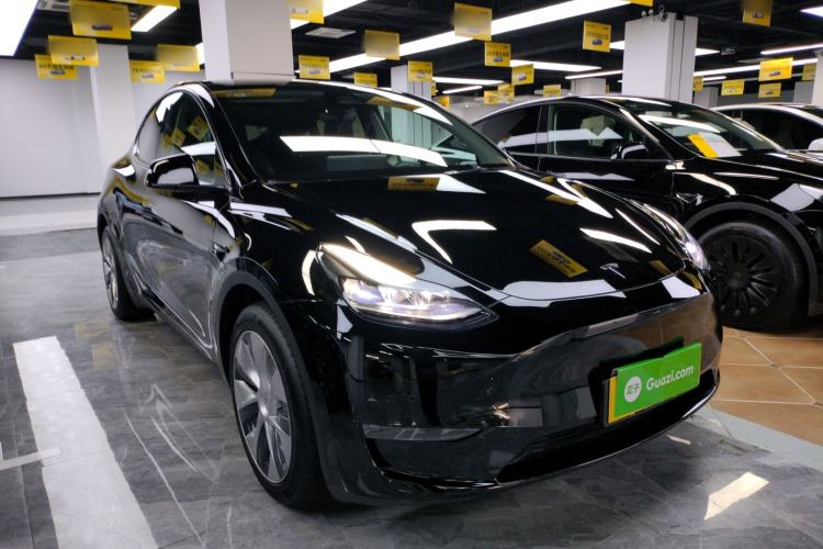 Used Tesla Model Y 2022 Long-Range All-Wheel-Drive Version Front Right 45 Deg