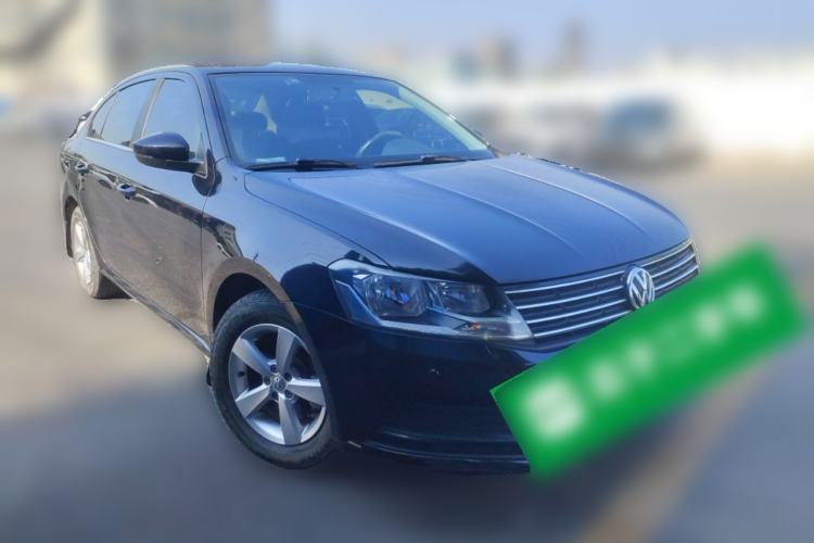 Used Volkswagen Lavida 2015 1.6L Manual Fashion Edition Front Right 45 Deg