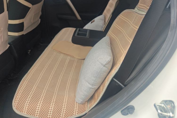 Used Toyota RAV4 2015 2.0L CVT Two-Wheel Drive Fashion Edition Left Rear Seat