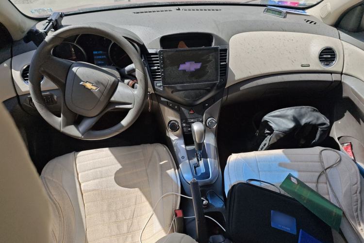 Used Chevrolet Cruze 2015 1.5L Classic SE AT Center Console