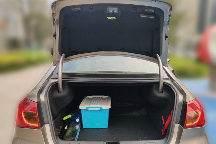 Used Roewe 950 2012 2.4L Luxury Edition
