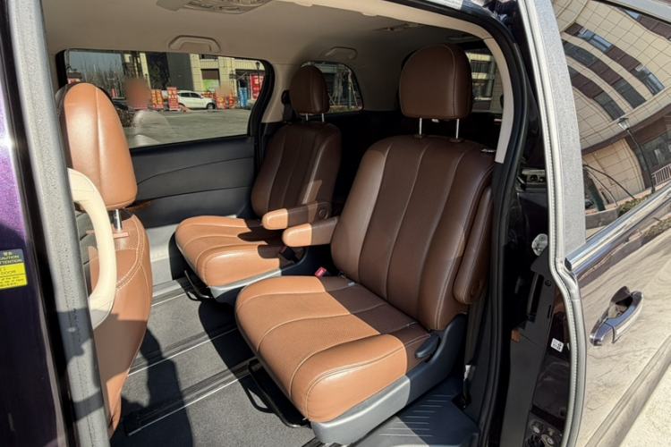 Used BYD M6 2015 2.4L Automatic Luxury Model
