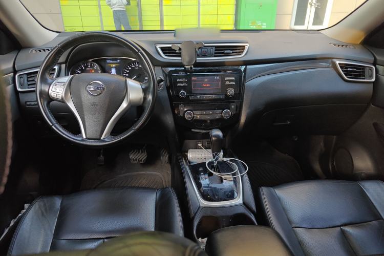 Used Nissan X-Trail 2014 2.5L CVT Leading Edition 4WD
