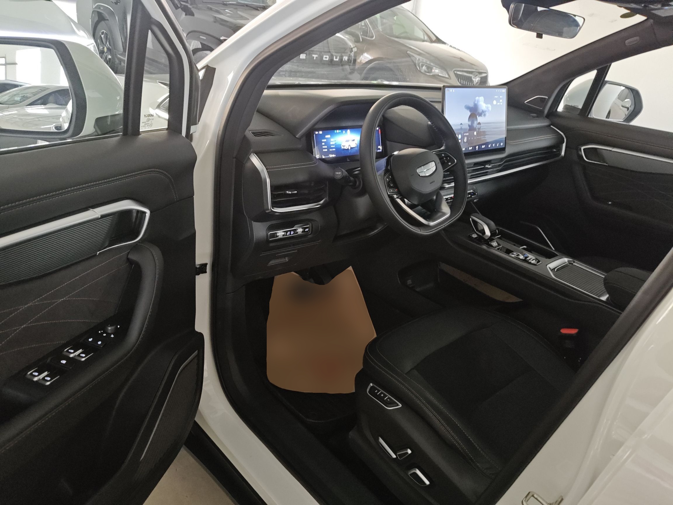 Geely Auto Haoyue L 2025 2.0T DCT Luxury Edition — снимка 18