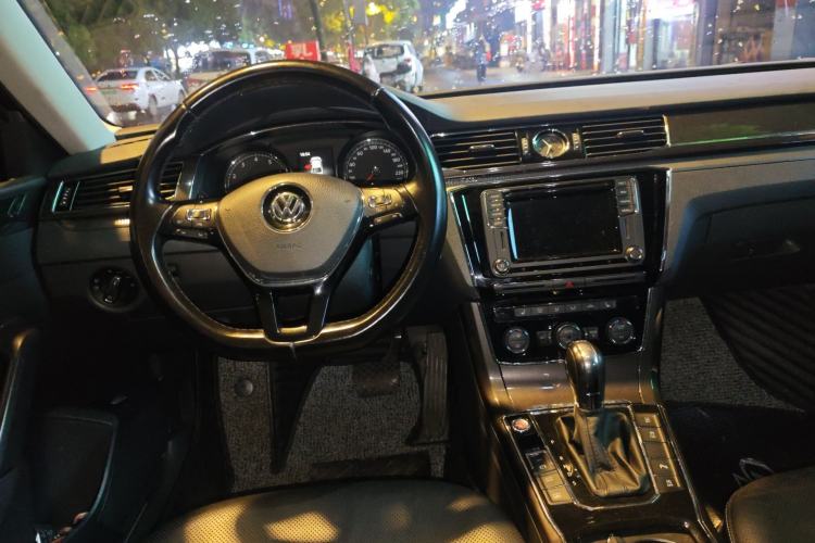 Used Volkswagen Passat 2017 330TSI DSG Luxury Edition
