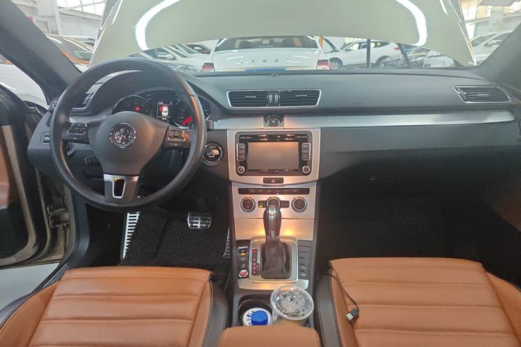 Used Volkswagen FAW-Volkswagen CC 2016 2.0 TSI Luxury Model Center Console