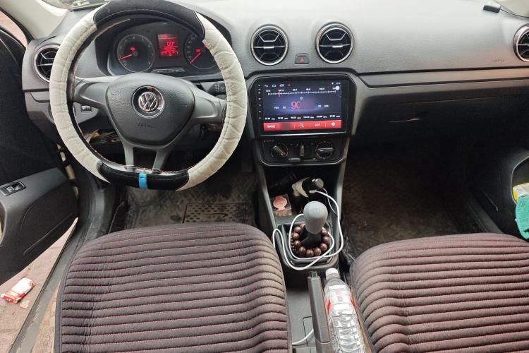 Used Volkswagen Jetta 2017 1.5L Manual Fashion Edition Center Console