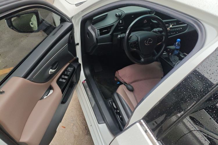 Used Lexus ES 2022 300h Excellence Edition