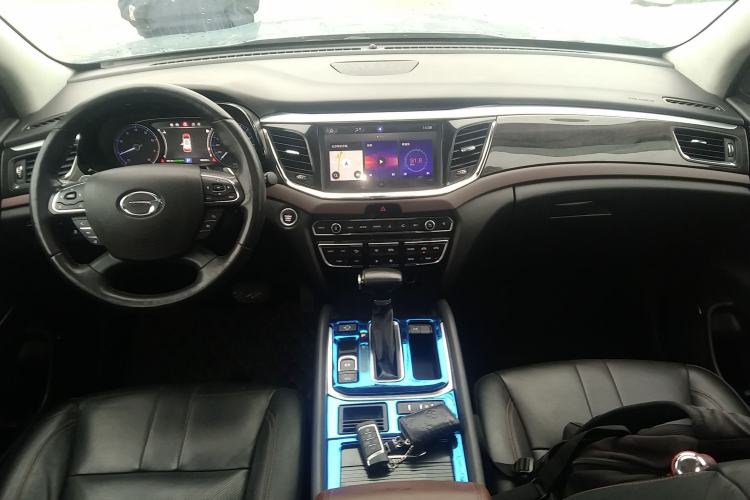 Used GAC Trumpchi GS8 2017 320T Two-Wheel Drive Luxury Smart Connectivity Version (7 Seats) Center Console