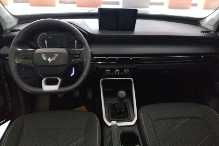 Used Wuling Alvez 2022 1.5L Manual Free-Style Model
