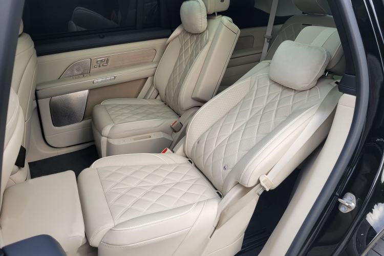 Used Nio ES8 2026 Model 6-seat Executive Signature Edition Interior 4