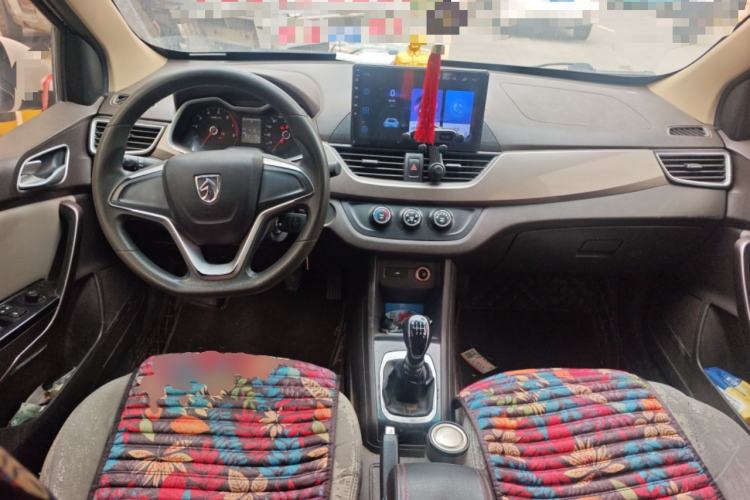Used Baojun 310W 2017 1.5L Manual Comfort Version China V Center Console