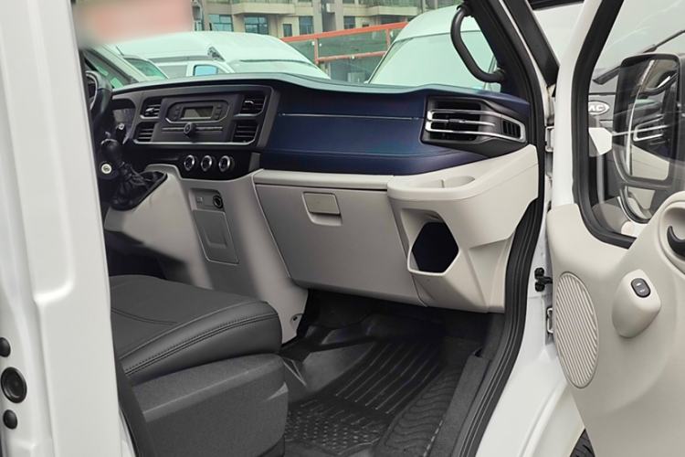 Used JMC Fushun 2025 2.0T 6MT Diesel Mid-Range Business-Class 9-Seater (Non-Commercial)
