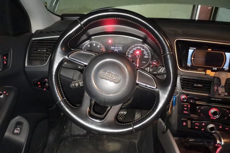 Used Audi Q5 2017 40 TFSI Ambition Edition Steering Wheel