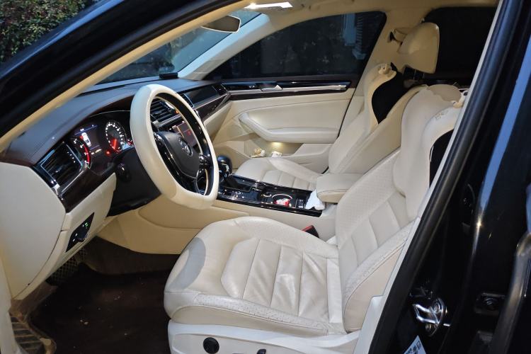 Used Volkswagen Phideon 2016 380TSI Two-Wheel-Drive Luxury Edition