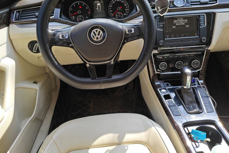 Used Volkswagen Passat 2017 330TSI DSG Luxury Edition
