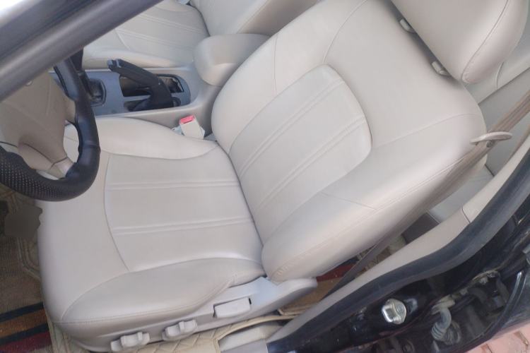 Used Hyundai MoInca 2009 1.8L Manual Comfort Edition GL Left Front Seat