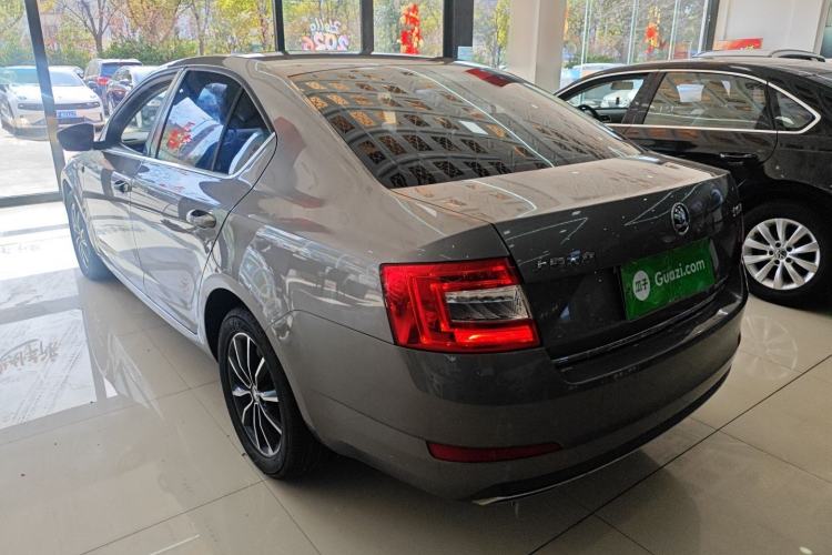 Used Skoda Octavia 2016 1.6L Automatic Smart Drive Edition Exterior 2