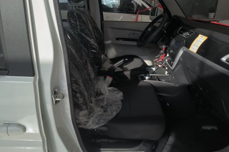 Used SRM Haoyun 2025 Launch Edition Farady 42.3 kWh 305 km 6 seats
