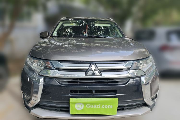 Used Mitsubishi Outlander 2016 2.4L 4x4 Elite Edition 7-Seater Front