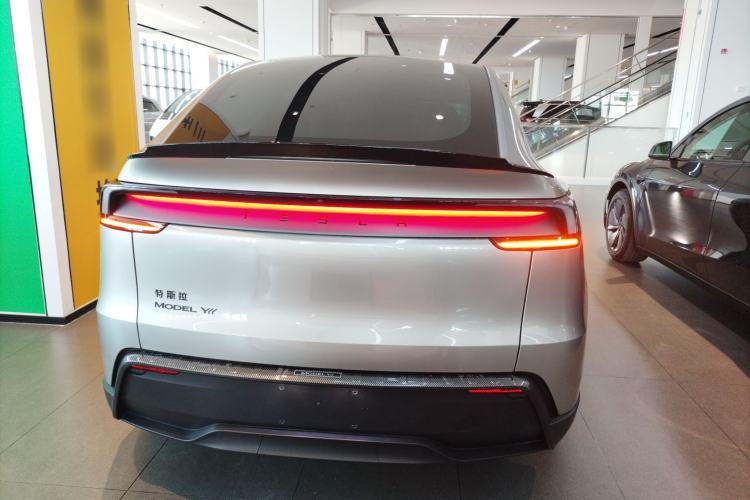 Used Tesla Model Y L 2025 Model Long-Range All-Wheel-Drive Version