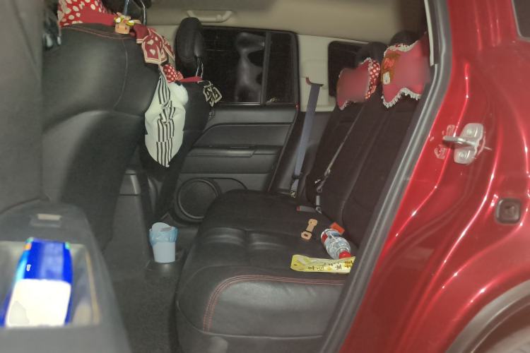 Used Jeep Compass 2013 2.0L two-wheel drive sport version
