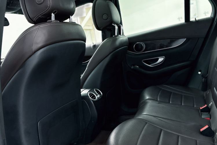 Used Mercedes-Benz GLC 2017 GLC 260 4MATIC Luxury Model Interior 6