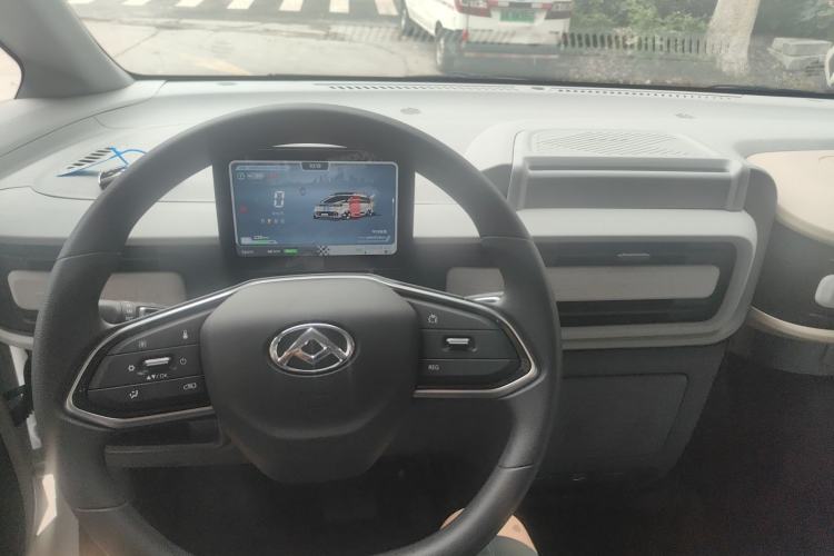 Used SAIC MAXUS Dana V1 2025 Low-Roof Multi-Function Version 42 kWh Center Console