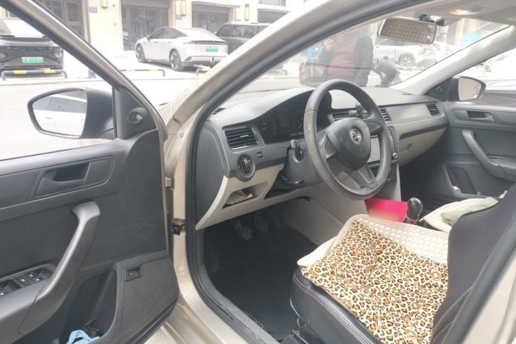 Used Skoda Rapid 2016 1.6L Manual Front-Wheel-Drive Version Driver Seat