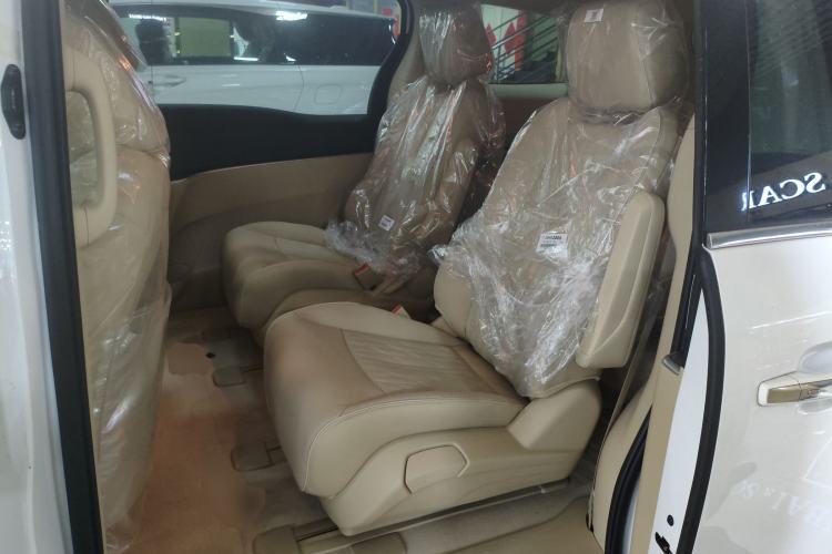 Used Buick GL8 2023 Facelifted Land Cruiser Executive Luxury Version