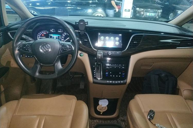 Used Buick GL8 2017 ES 28T Flagship Model China V Standard Center Console