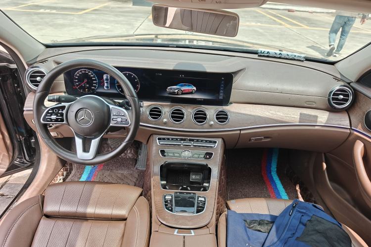 Used Mercedes-Benz E-Class 2019 E 260 L Center Console