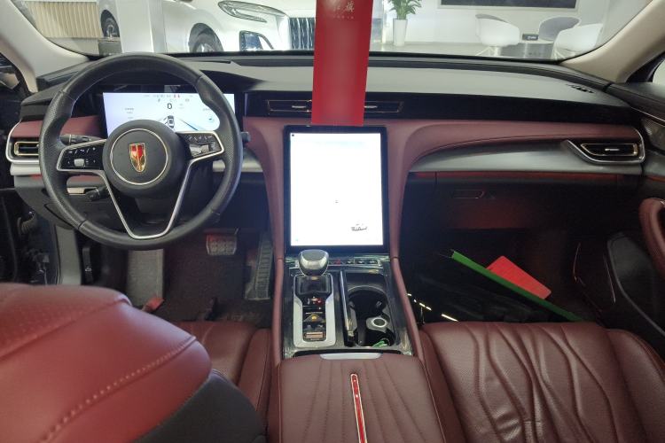 Used Hongqi H5 2024 2.0T Automatic Smart Connect Flagship Edition Center Console